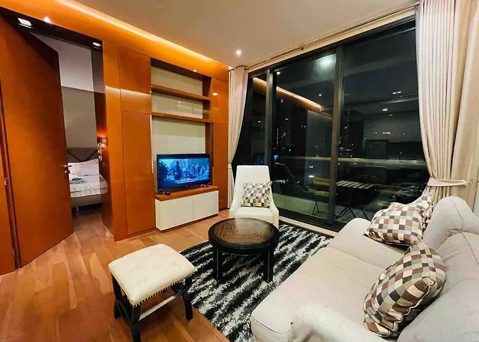 Luxury 1br 300m Bts Phromphong, Empo, Emq, Emsphere, Rooftop Pool, Gym, Fast 500mbps Wifi Apartment *