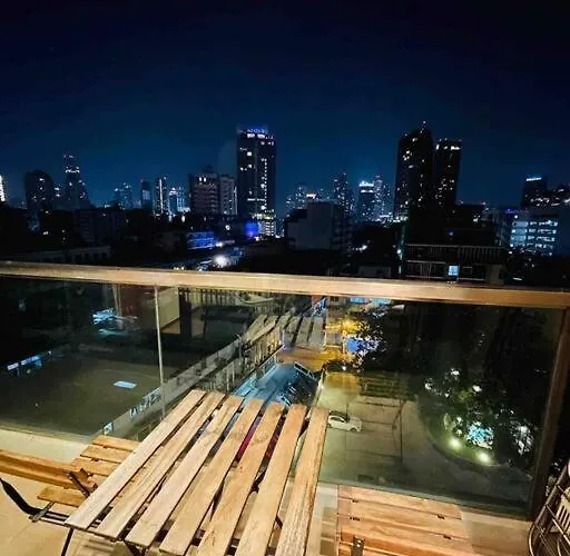 Luxury 1br 300m Bts Phromphong, Empo, Emq, Emsphere, Rooftop Pool, Gym, Fast 500mbps Wifi Bangkok