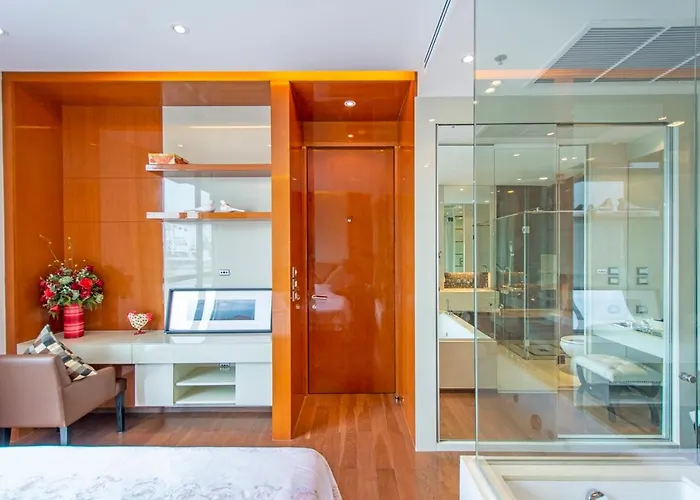 Luxury 1br 300m Bts Phromphong, Empo, Emq, Emsphere, Rooftop Pool, Gym, Fast 500mbps Wifi Apartment