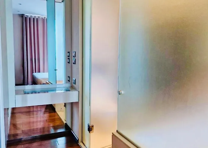 Luxury 1br 300m Bts Phromphong, Empo, Emq, Emsphere, Rooftop Pool, Gym, Fast 500mbps Wifi Apartment
