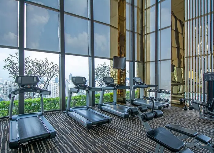 Luxury 1br 300m Bts Phromphong, Empo, Emq, Emsphere, Rooftop Pool, Gym, Fast 500mbps Wifi Apartment *