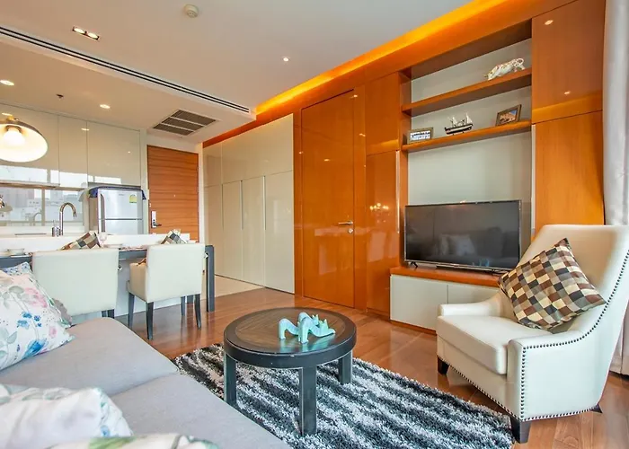 Apartment Luxury 1br 300m Bts Phromphong, Empo, Emq, Emsphere, Rooftop Pool, Gym, Fast 500mbps Wifi